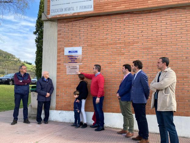 El humilde colegio público de Cornellana, «la bendición del pueblo» desde hace 40 años