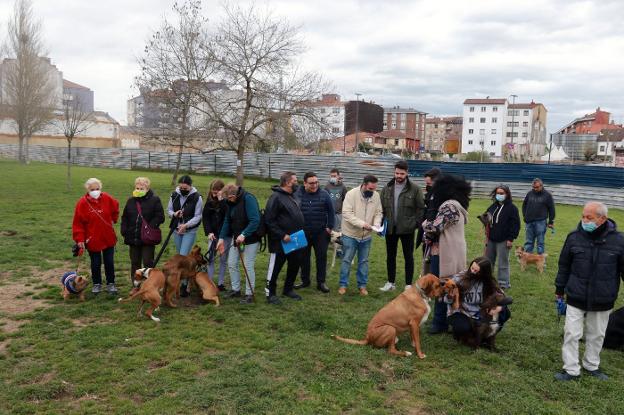 Los vecinos de Lugones piden mejoras en el parque canino