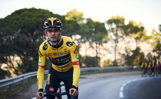 El ciclista Milan Vader, grave pero «estable» tras una caída en la Vuelta al País Vasco