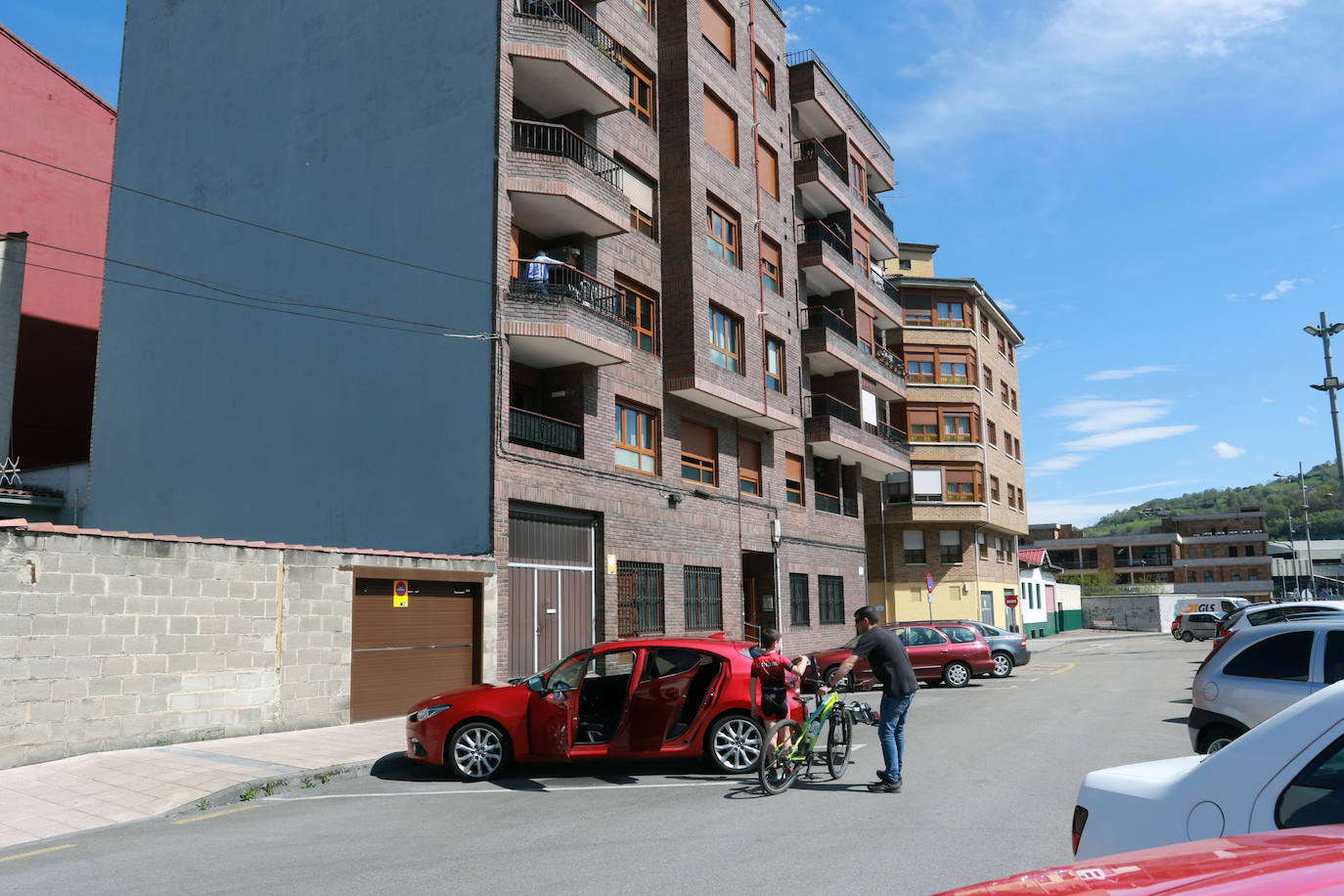 Una mujer herida en el incendio de un piso de Sama de Langreo