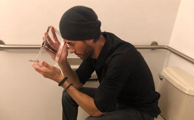 La fiesta más loca de Enrique Iglesias en la mansión Playboy