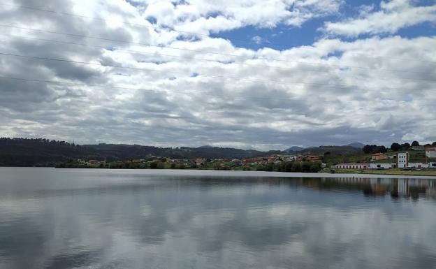 La Guardia Civil busca a un hombre desaparecido en el pantano de Trasona