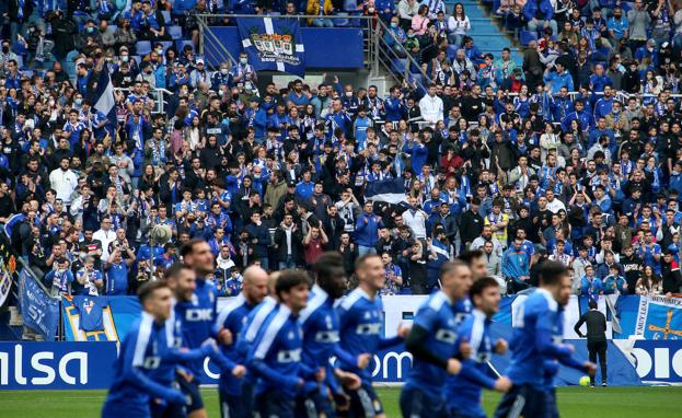 Derbi Sporting-Oviedo | El Oviedo, arropado por 2500 personas antes del derbi