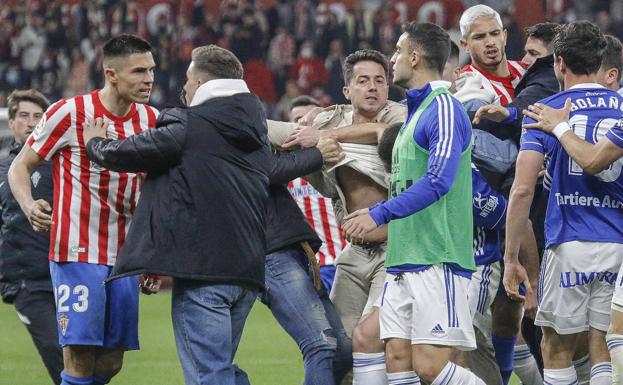 Derbi asturiano, Sporting-Oviedo | La pelea al final del derbi llegó hasta el túnel de vestuarios