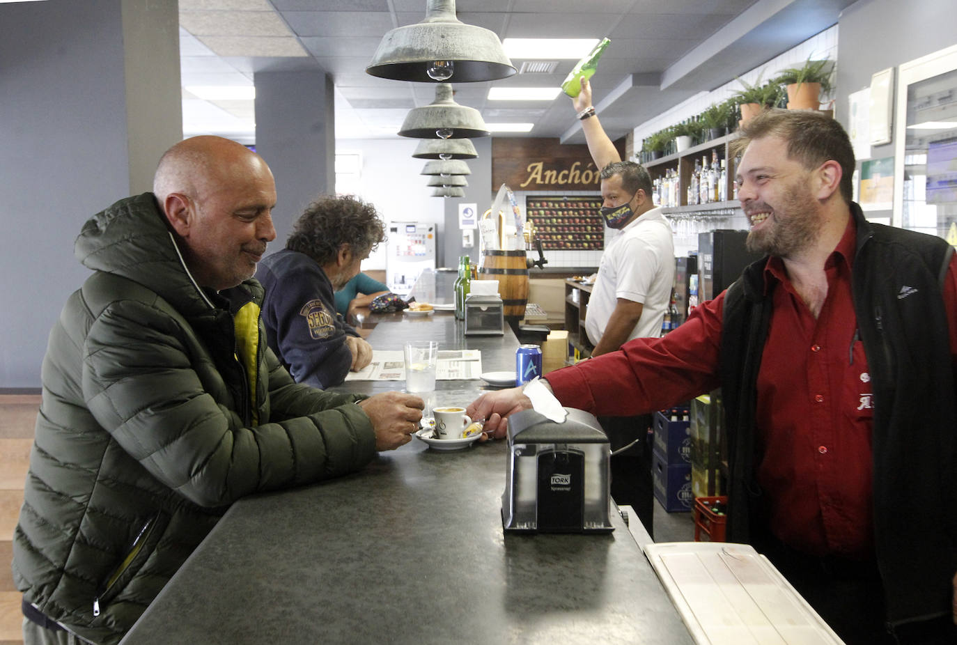 El factor a controlar que Margarita del Val considera más importante que la mascarilla en interiores