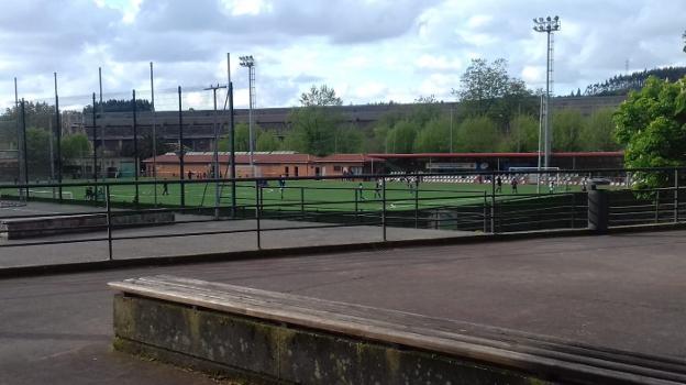 El campo de La Marzaniella recupera parte del suministro