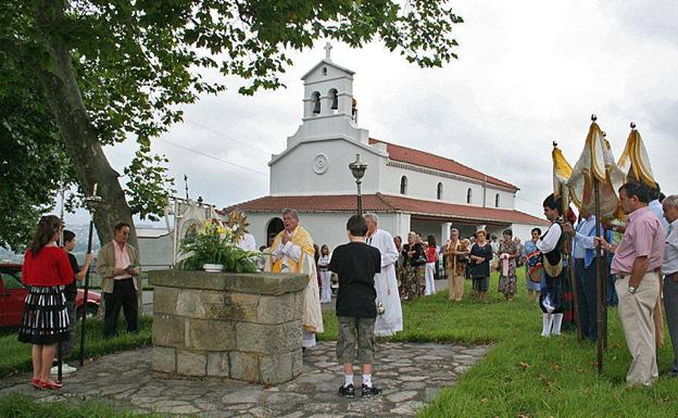 Santurio inaugura el calendario festivo de la primavera gijonesa