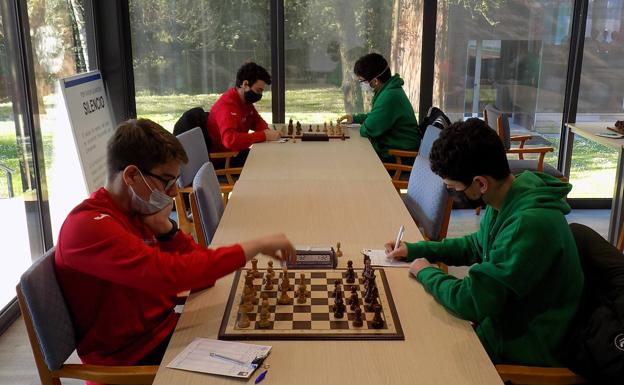 Grupo 64 y Rico, colíderes del regional sub 18