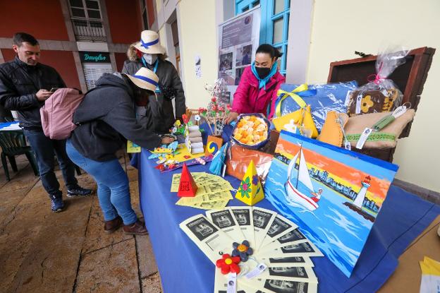 Ciencia, ocio y solidaridad en la Feria de asociaciones