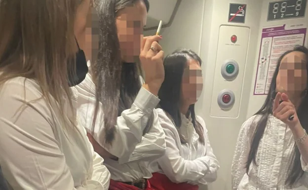 «Estamos de fiesta, díselo al revisor»: la despedida de soltera sin mascarillas y fumando en un tren