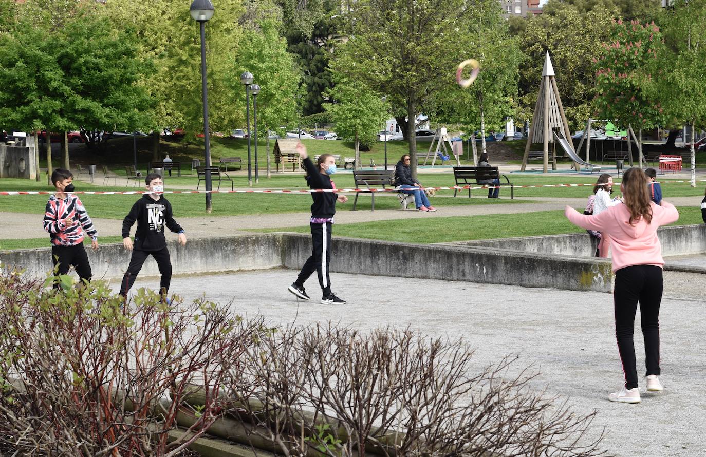 Los niños salen a la calle por el Día de la Educación Física