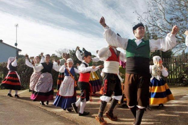 El grupo Les Xanines, premiado con la 'Llámpara de Oro'