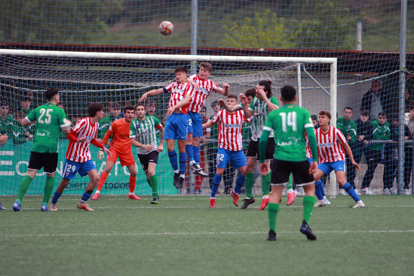 Las mejores imágenes del Lenense - Sporting B
