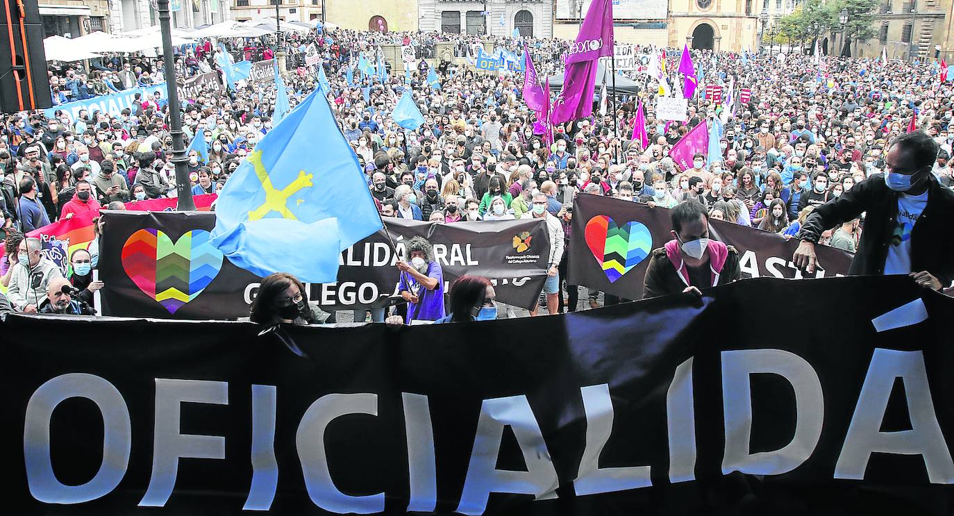 El asturianismo vuelve a medir su fuerza tras el fracaso de la negociación para la oficialidad