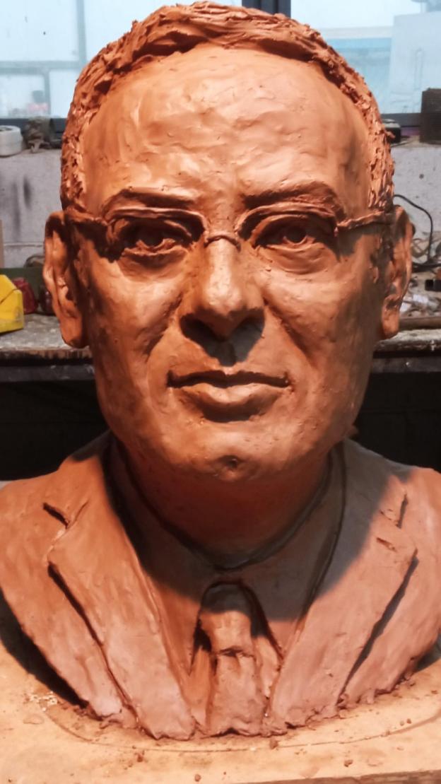 Tineo homenajea a Carlos Manuel Rodríguez, alma de Cafento, con una plaza y un busto