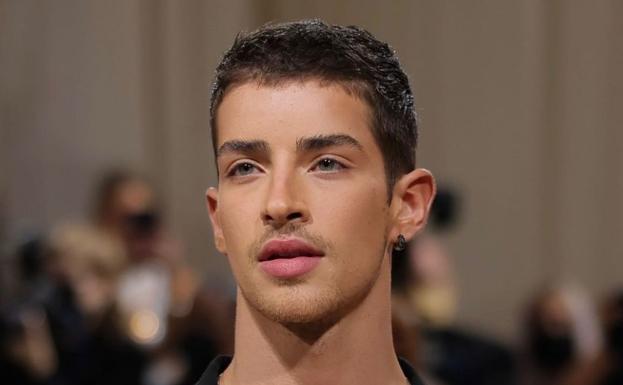 Este actor de 'Élite' se consolida internacionalmente con su presencia en la MET Gala 2022