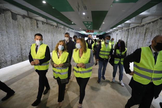 La ministra dice que la obra para acabar el soterramiento empezará «en unos meses»
