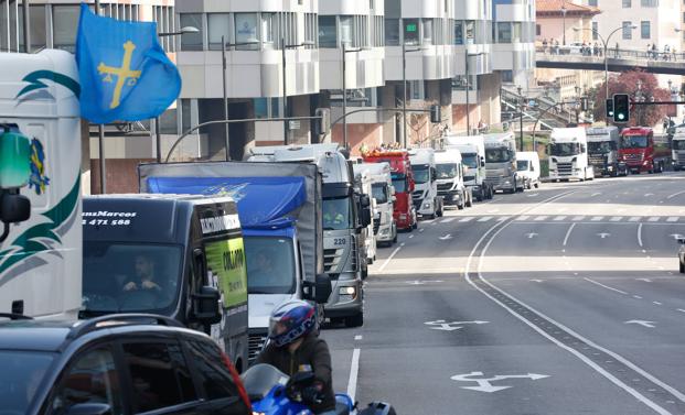 Camioneros autónomos asturianos dan su apoyo a retomar el paro del transporte