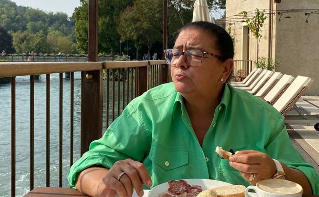 María del Monte, enamorada