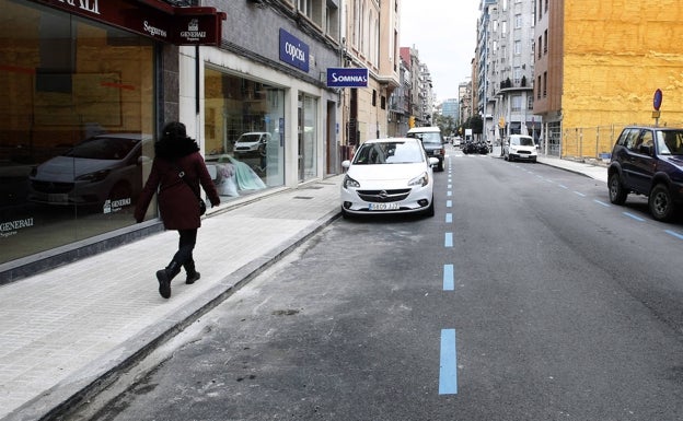 «No está prevista a corto ni medio plazo una ampliación de la zona ORA ni una subida de los precios», tranquiliza la alcaldesa de Gijón