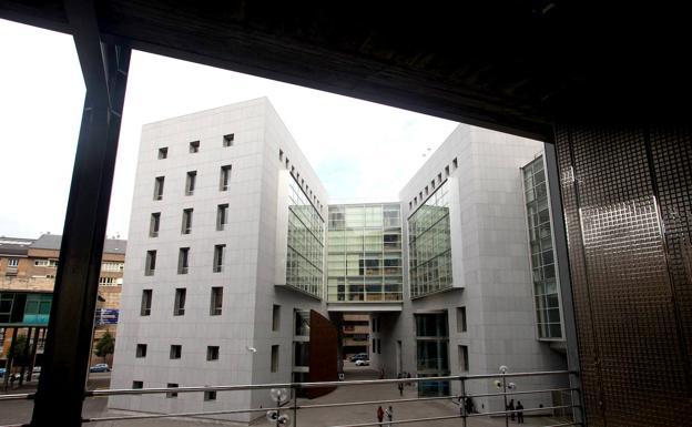 Solicitan cuatro meses de cárcel para un hombre que acosó durante meses a una mujer en Oviedo