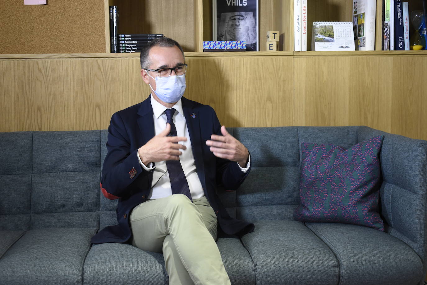 Vídeo: entrevista al consejero de Salud, Pablo Fernández Muñiz, en 'La Lupa'