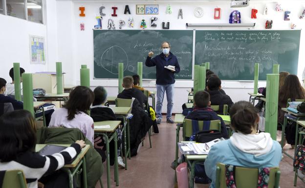 «¿Empezará el curso sin los nuevos currículos ni libros de texto?»
