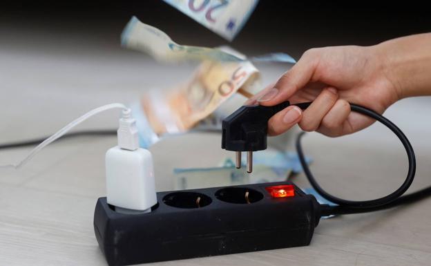 El precio de la luz se dispara: las horas más baratas y las más caras del lunes