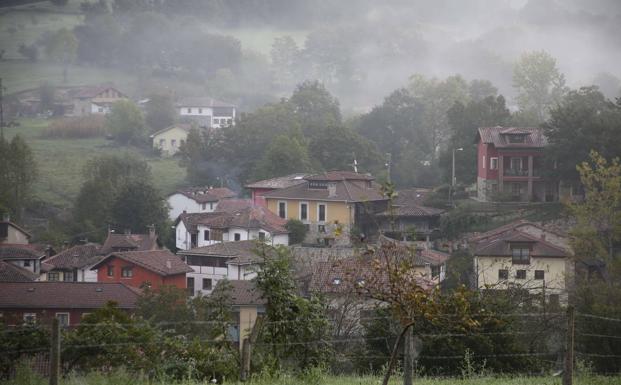 Extinguido un incendio en una empresa de madera de Cangas de Onís