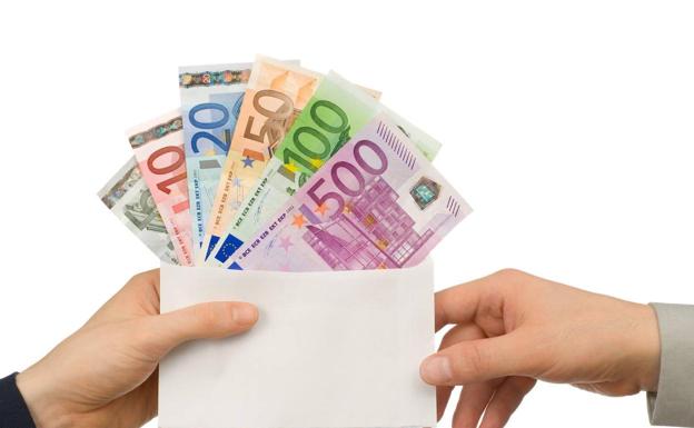 Las cuatro operaciones en efectivo con las que puedes despertar sospechas en tu banco