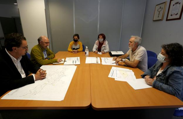 El Consistorio aclara que ni Moreda ni El Polígono tendrán zona ORA naranja