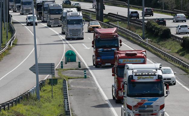 El transporte asturiano reclama una prórroga del descuento de los combustibles