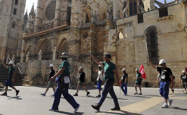 La Robla-León. La marcha busca la sombra