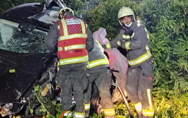 Muere un asturiano de 37 años tras volcar con su coche y caer por un terraplén en Cantabria