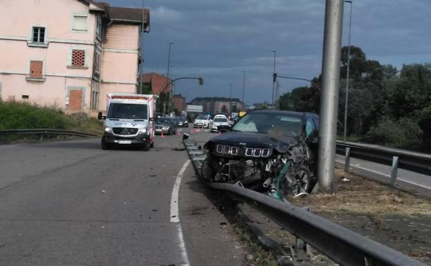 Conduce borracho y atropella a un peatón en el cruce de acceso de Avilés a la autovía