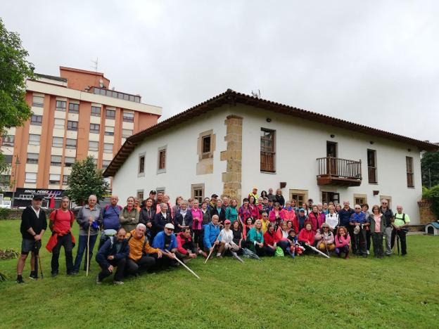 Jornada de convivencia entre peregrinos en la Pola