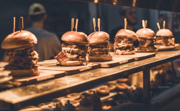 Un restaurante publica en la carta el sueldo de sus trabajadores