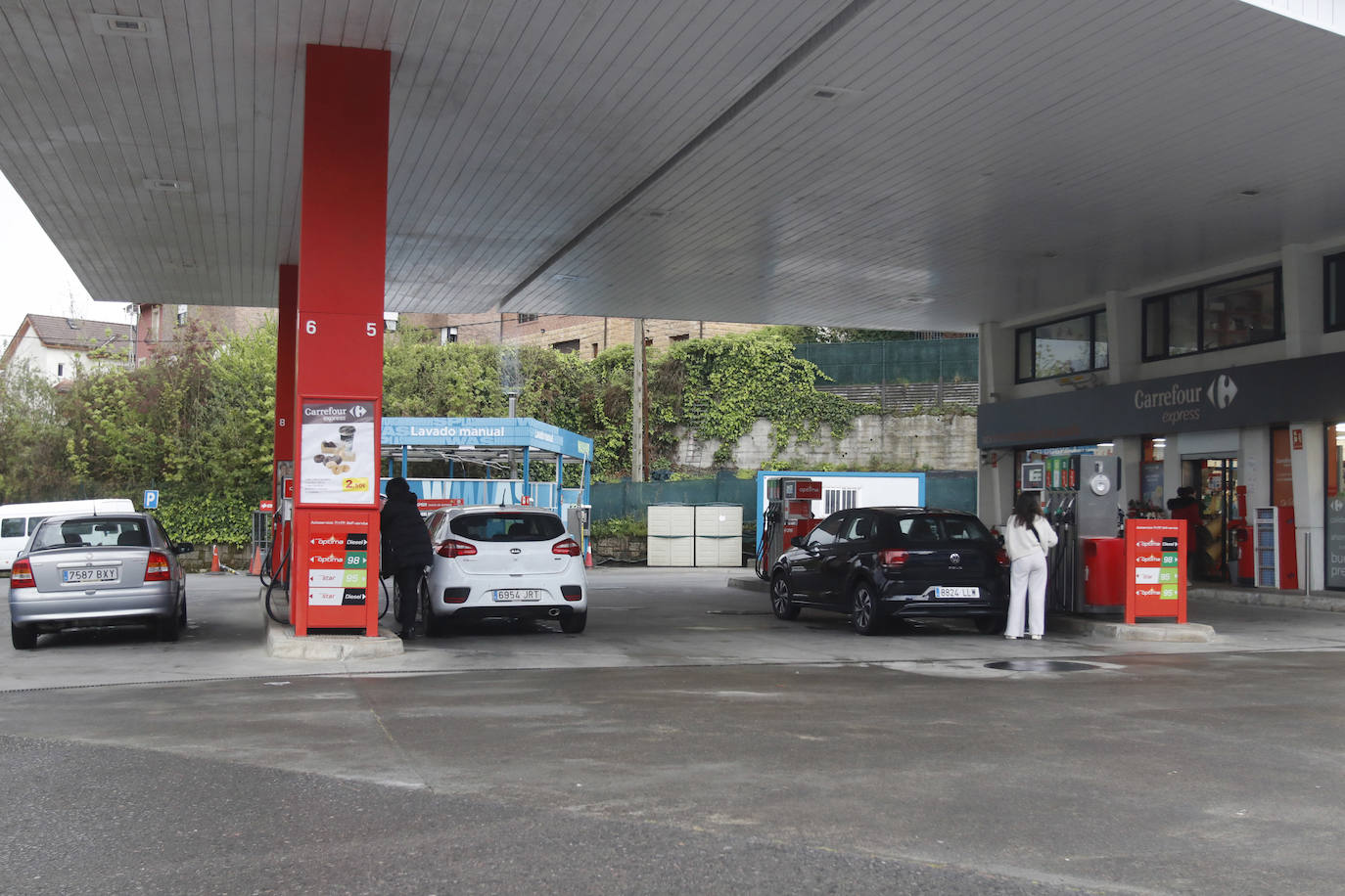 La subida de los carburantes se come la bonificación y ya son un 50% más caros que hace un año