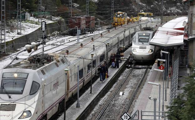 Los empresarios piden «unidad política y civil» para exigir al Estado un mayor compromiso con Asturias