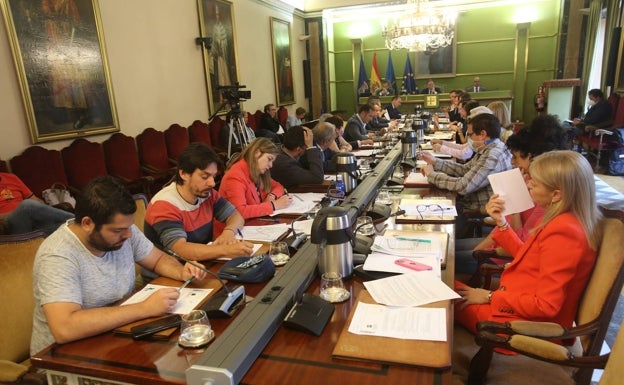 El gobierno local de Oviedo defiende que El Asturcón «no está costando más cerrado que abierto»