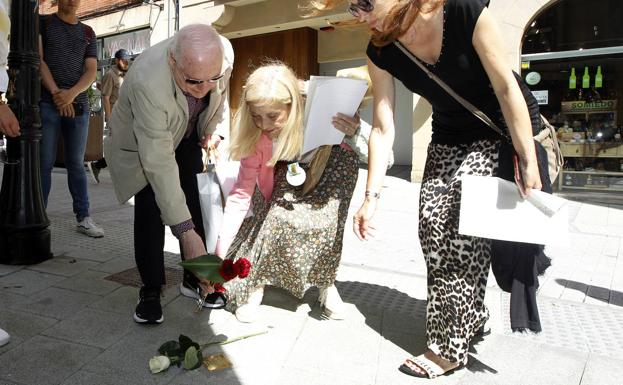 Gijón homenajea a los deportados durante la Guerra Civil: «Les debíamos este recuerdo»