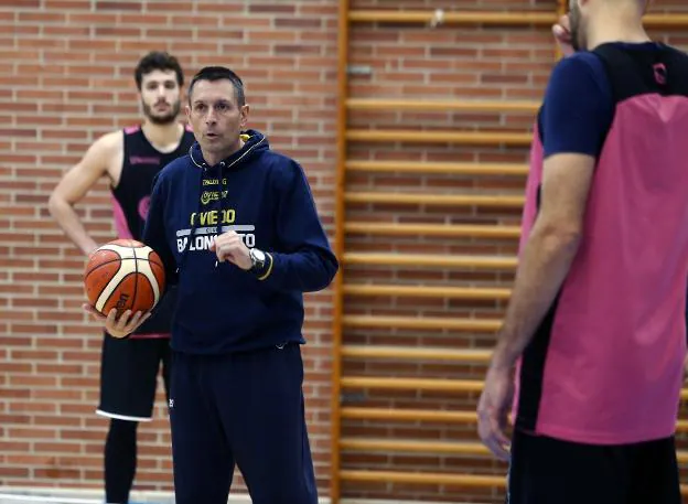 Natxo Lezkano, during a training session at the Pumarín sports center. 