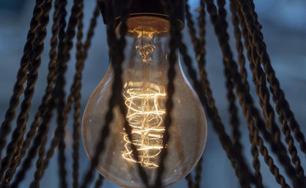 La luz baja un 23% en el primer día de aplicación del tope de gas