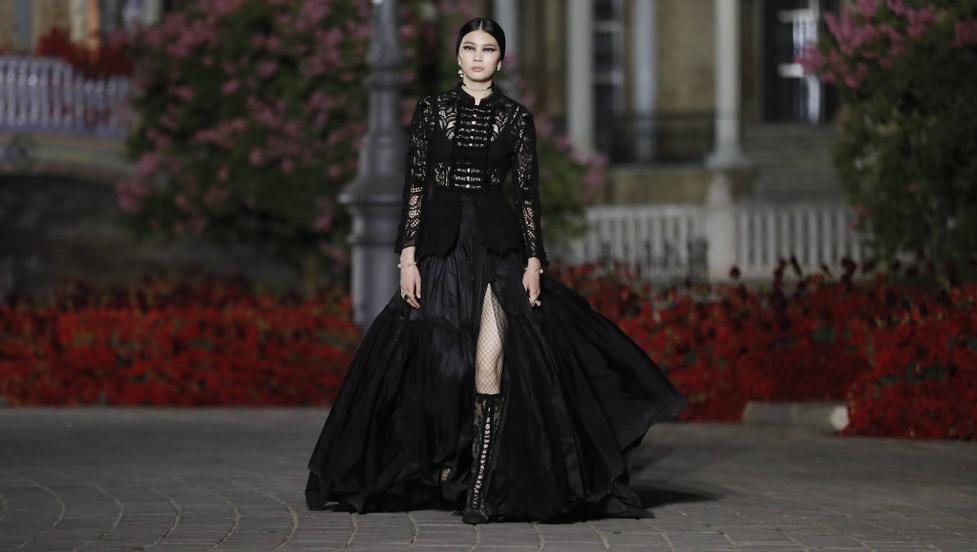 Zara pone a la venta el vestido que lució Marta Ortega en el desfile de Dior