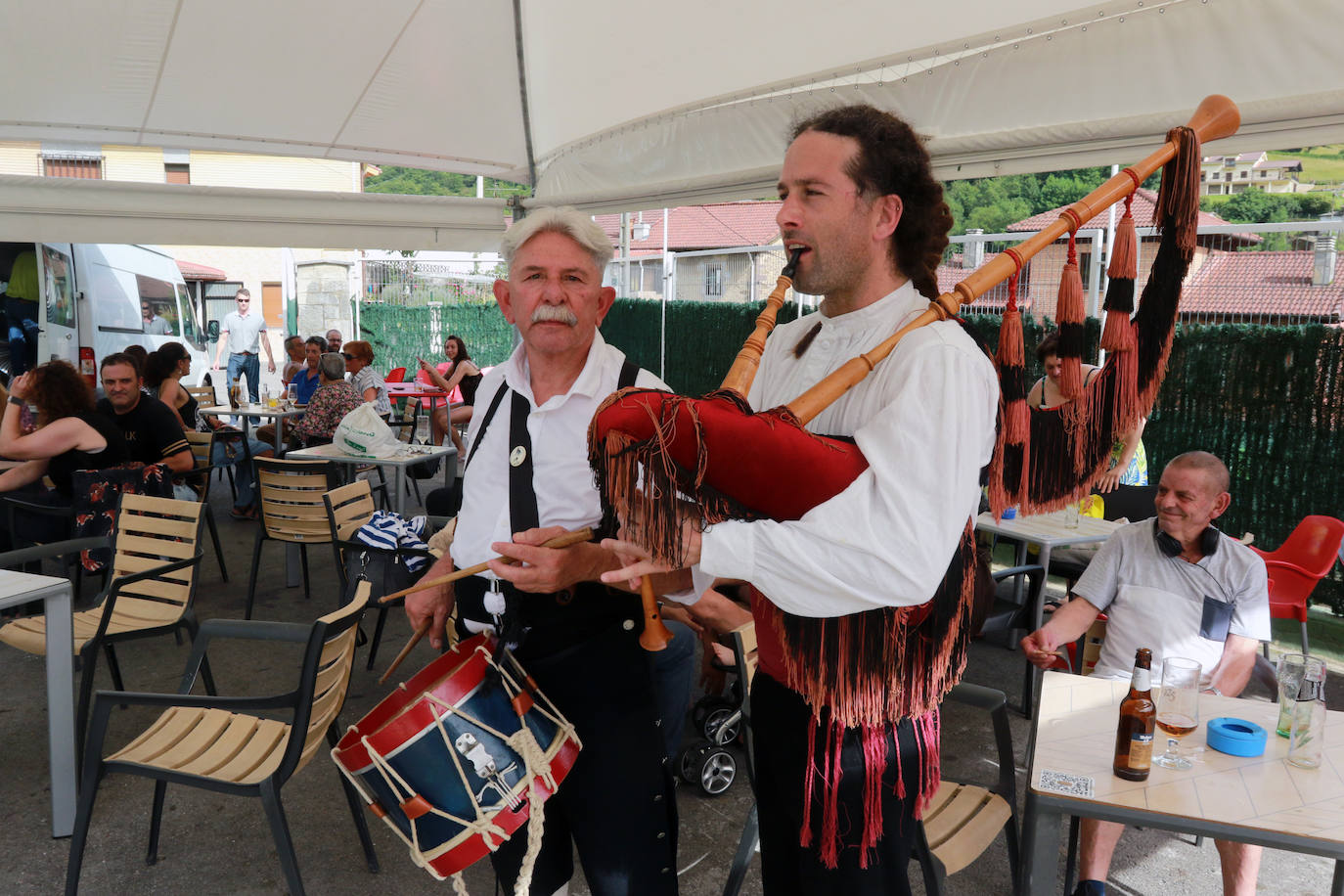 El chapuzón más esperado por los turoneses