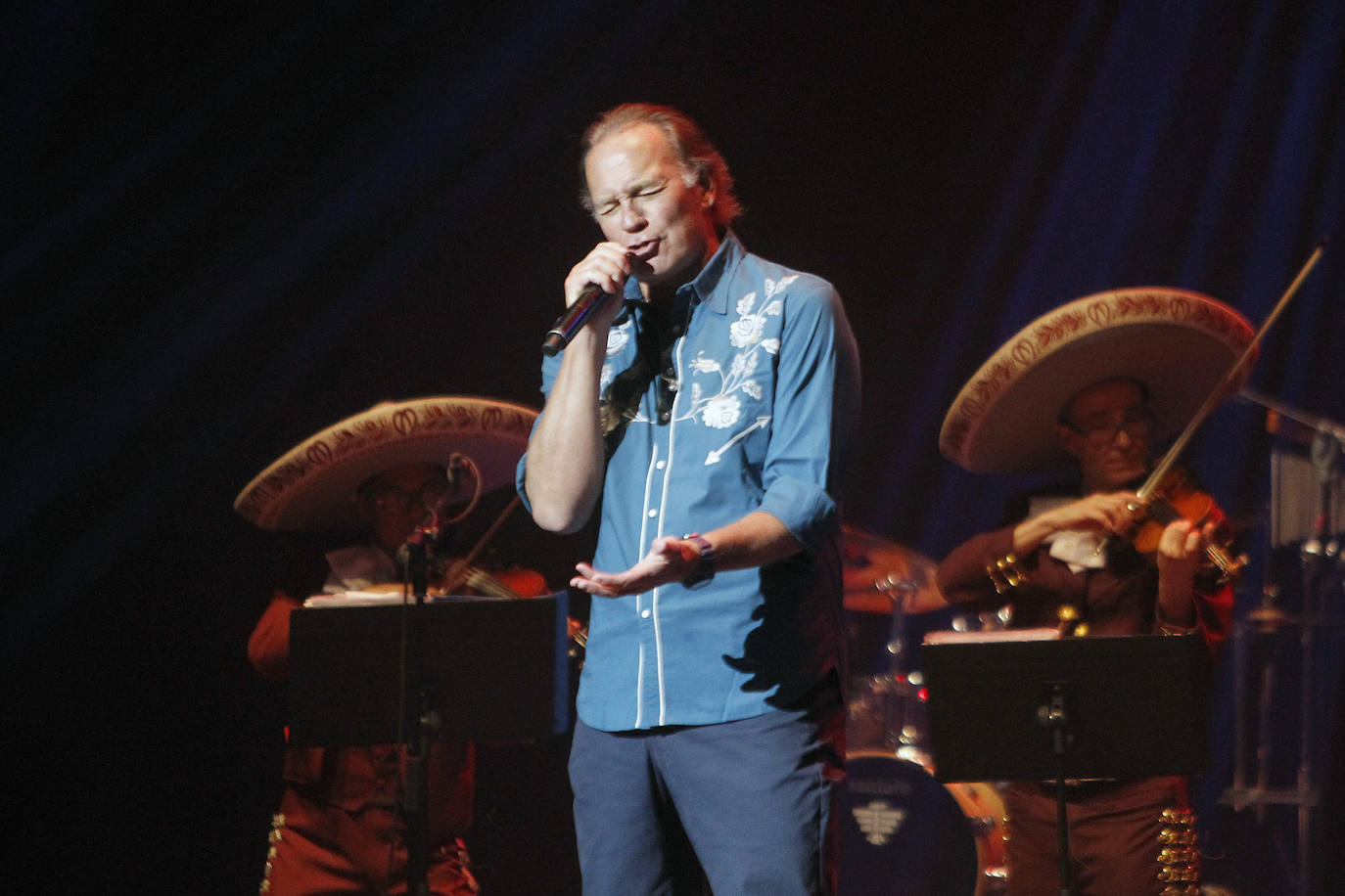 Bertín Osborne brilla en Gijón