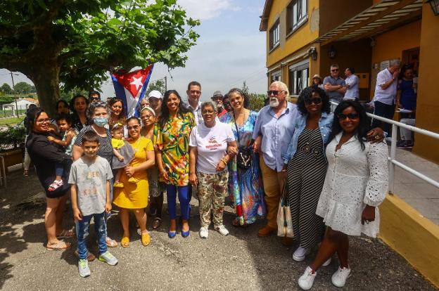 La cónsul de Cuba presenta 'Hormigas Solidarias' para enviar fármacos a La Habana