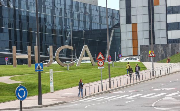 Tres heridos en un accidente de tráfico en Salas