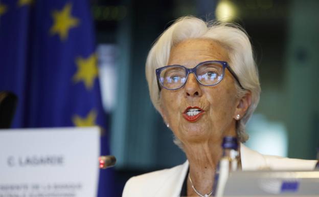 Lagarde advierte del repunte de los sueldos por la subida del salario mínimo