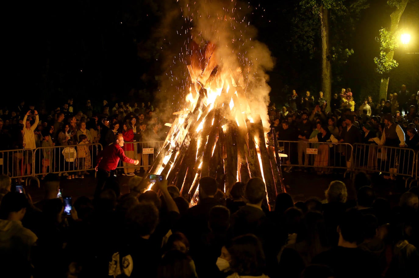 Oviedo estrena hoguera en el Campillín